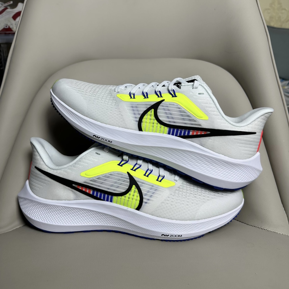 Nike/耐克 Air Zoom Pegasus 39 飞马39男子低帮跑步鞋DX1627-100