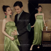 The Movie House Pregnant pregnant couple themed new light lavish retro Chinese Chested Breast dress Pregnancy Mommy Couple Photo Photography Suit