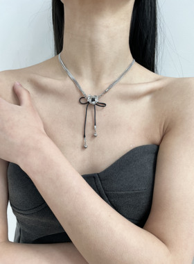 时髦金属感银色爱心项链