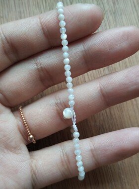 天然白蝶贝迷你细手链