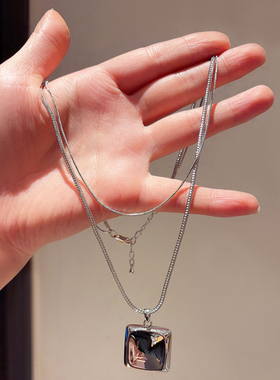 2026新款双层蛇骨链项链女小众设计感方形吊坠轻奢复古短款锁骨链