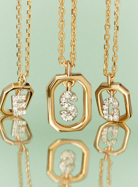 诗予饰26字母项链镶钻方牌锁骨链