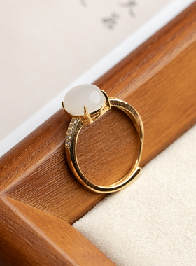 和田玉羊脂白细糯蛋面戒指