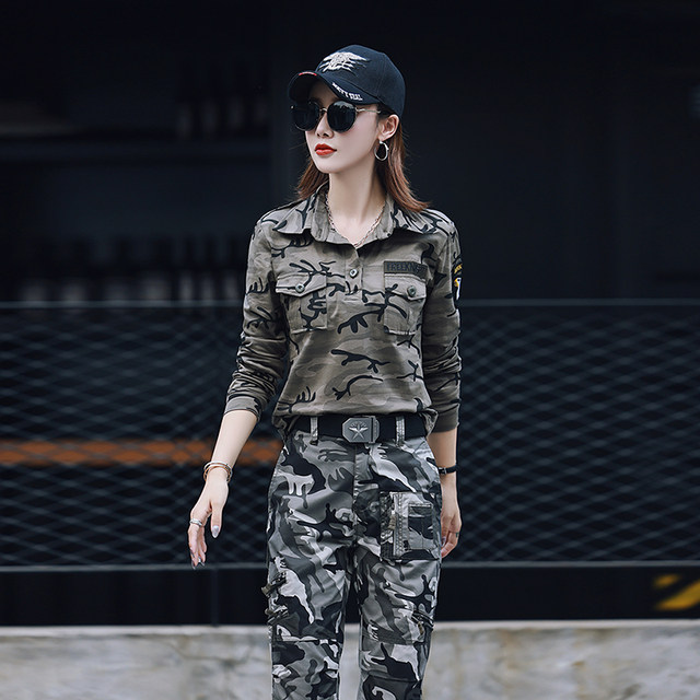 Spring and autumn workwear for women, camouflage clothing, long-sleeved T- shirts, loose slimming tops, short jackets, casual military green jackets