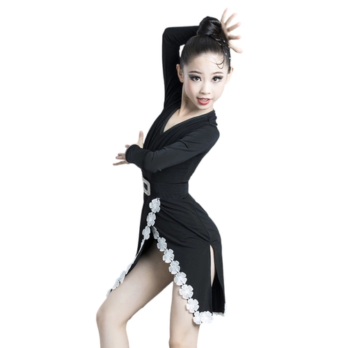 Новая детская латинская девочка предусматривает, что детские соревнования по борьбе с латиноамериканцами конкурса конкурса соревнований по обслуживанию.