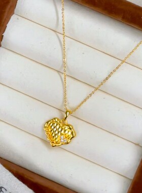 黄金色锤纹点钻爱心吊坠女款时尚