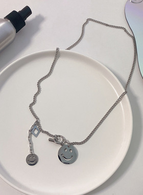 圆牌笑脸吊坠项链小众设计感钛钢男女情侣潮ins嘻哈冷淡风毛衣链