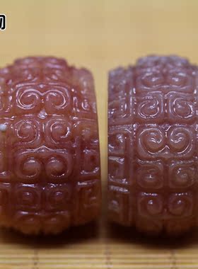 油润骆驼骨雕刻回纹血色扳指