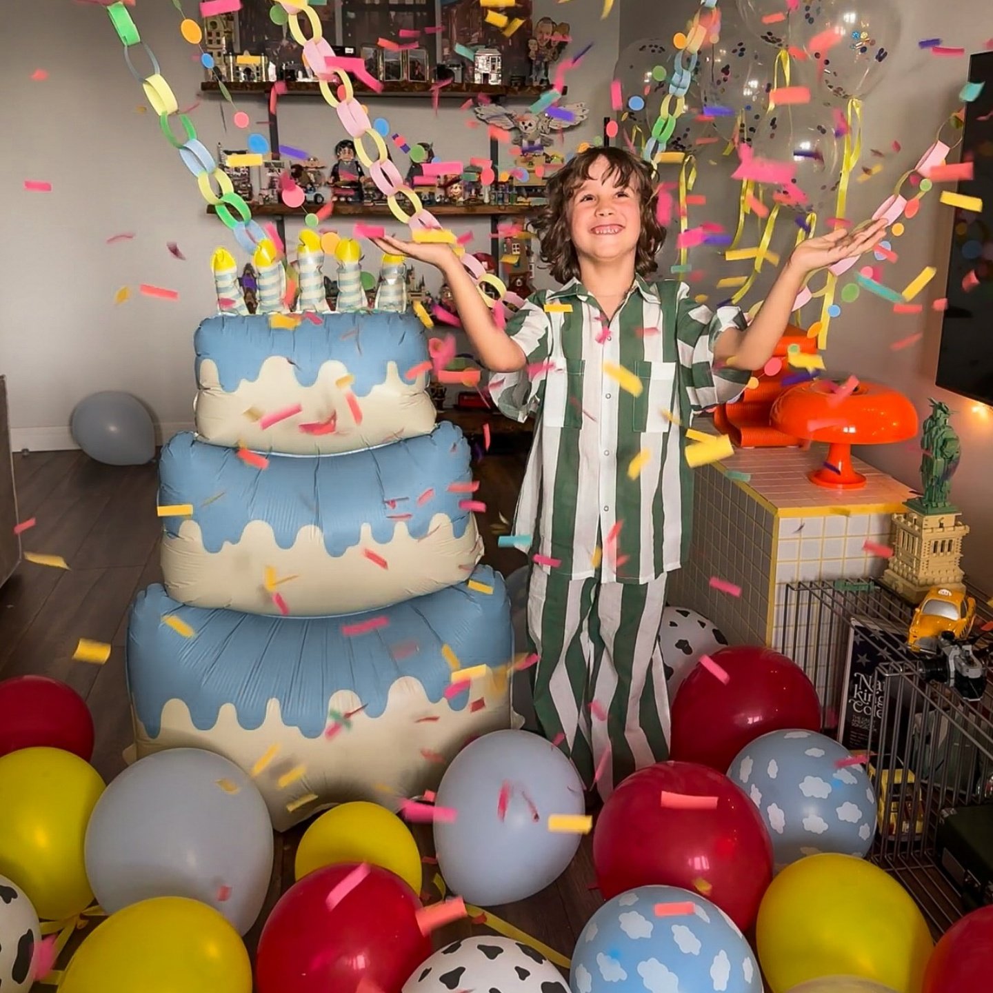 蓝色三层奶油大蛋糕气球站立款男孩生日节日派对装饰用品拍照道具,淘宝优惠券,粉丝福利购,淘宝优惠卷