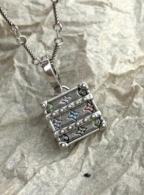 四叶草箱包吊坠老花方块项坠做旧潮男女项链锁骨链毛衣链