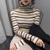 Демисезонный трикотажный свитер, в корейском стиле, облегающий крой, по фигуре