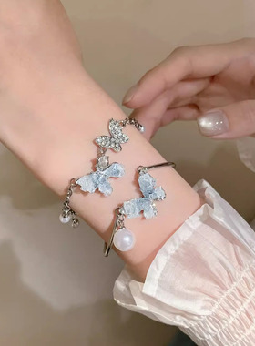 渐变蓝色碎石蝴蝶手镯女