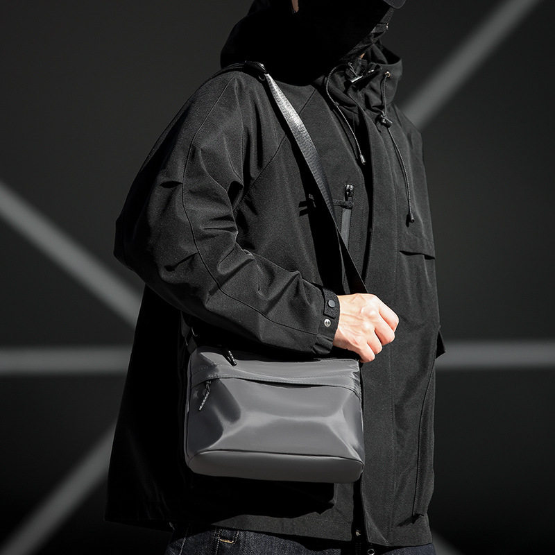 2025新款轻便尼龙男士斜挎包男包休闲单肩包男随身外出便携小背包,淘宝优惠券,粉丝福利购,淘宝优惠卷