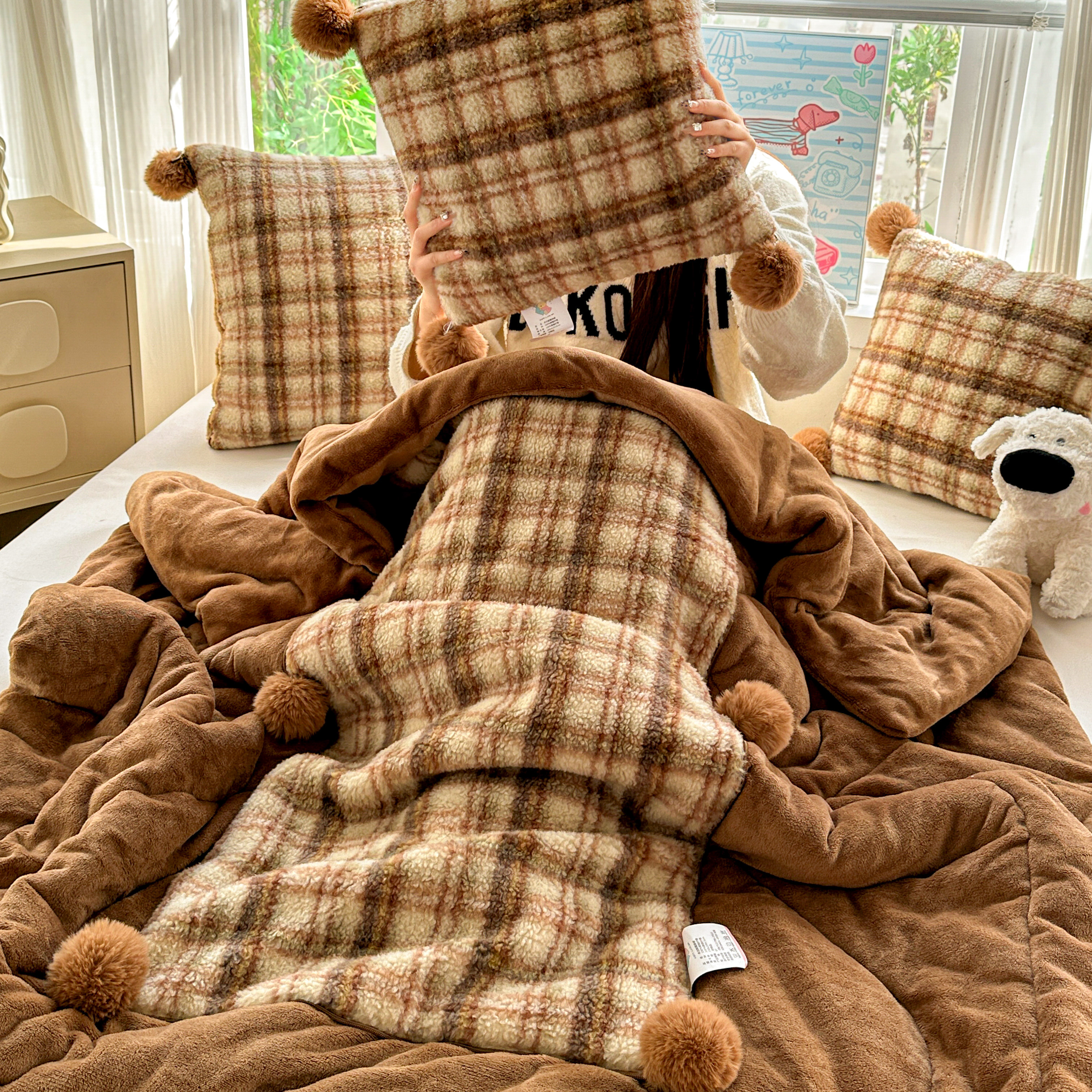 格子牛奶绒抱枕被子两用午睡秋冬加厚保暖车用靠垫枕头毯二合一新,淘宝优惠券,粉丝福利购,淘宝优惠卷