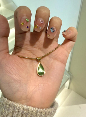 冰透水润祖母绿宝石水滴吊坠项链立体切割流光溢彩复古宫廷风设计