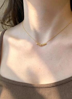 日系感错落小金管锁骨链横向排钻设计柔和哑光金调衬肤色细链颈饰