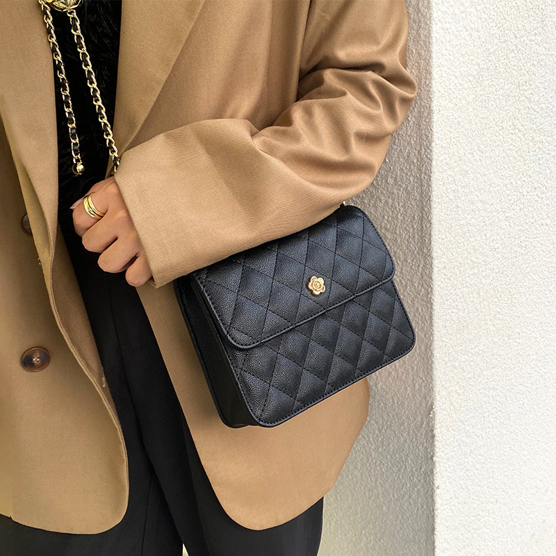 菱格链条小方包小香风2020金球包包 黑眼袋袋箱包女士包袋