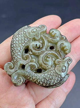 岫玉做旧烤色双面雕刻玉佩玉坠