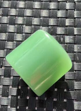仿碧玉鸭蛋青色大拇指饰品