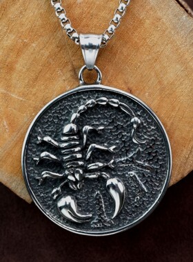 北欧时尚朋克风复古男士不锈钢吊坠单面霸气蝎子勋章钛钢挂件饰品