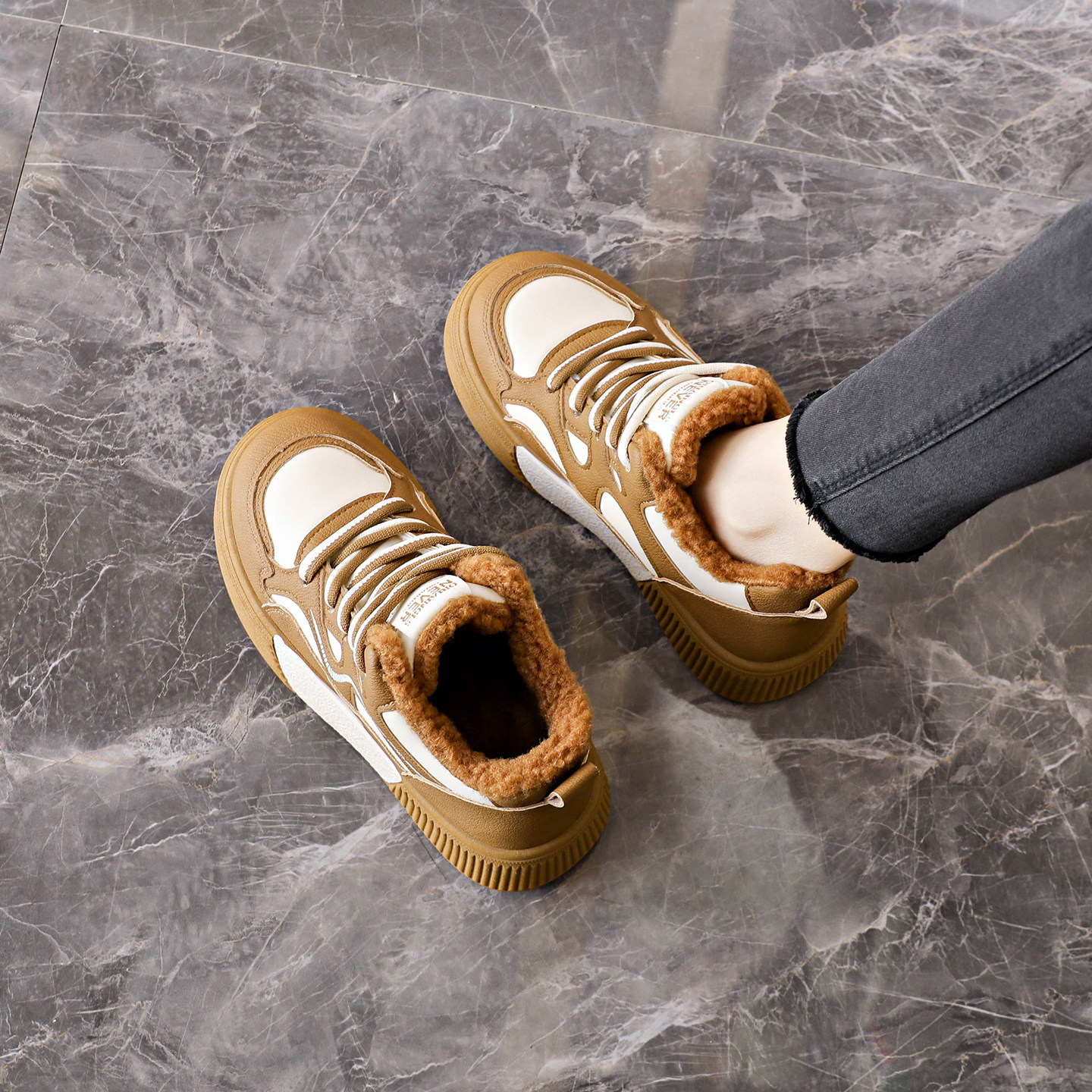 时尚高帮棉鞋女冬季2025新款厚底百搭运动板鞋加绒保暖雪地靴爆款,淘宝优惠券,粉丝福利购,淘宝优惠卷