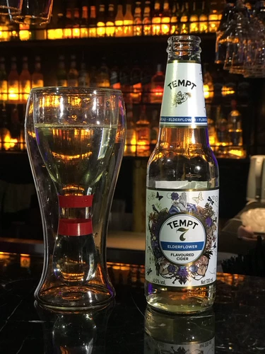 Шарик для боулинга SH поставляет бутылку для бутылки в форме боулинга.