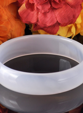 手镯靓丽风白玛瑙