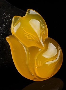 天然玛瑙玉髓红绿粉狐狸吊坠