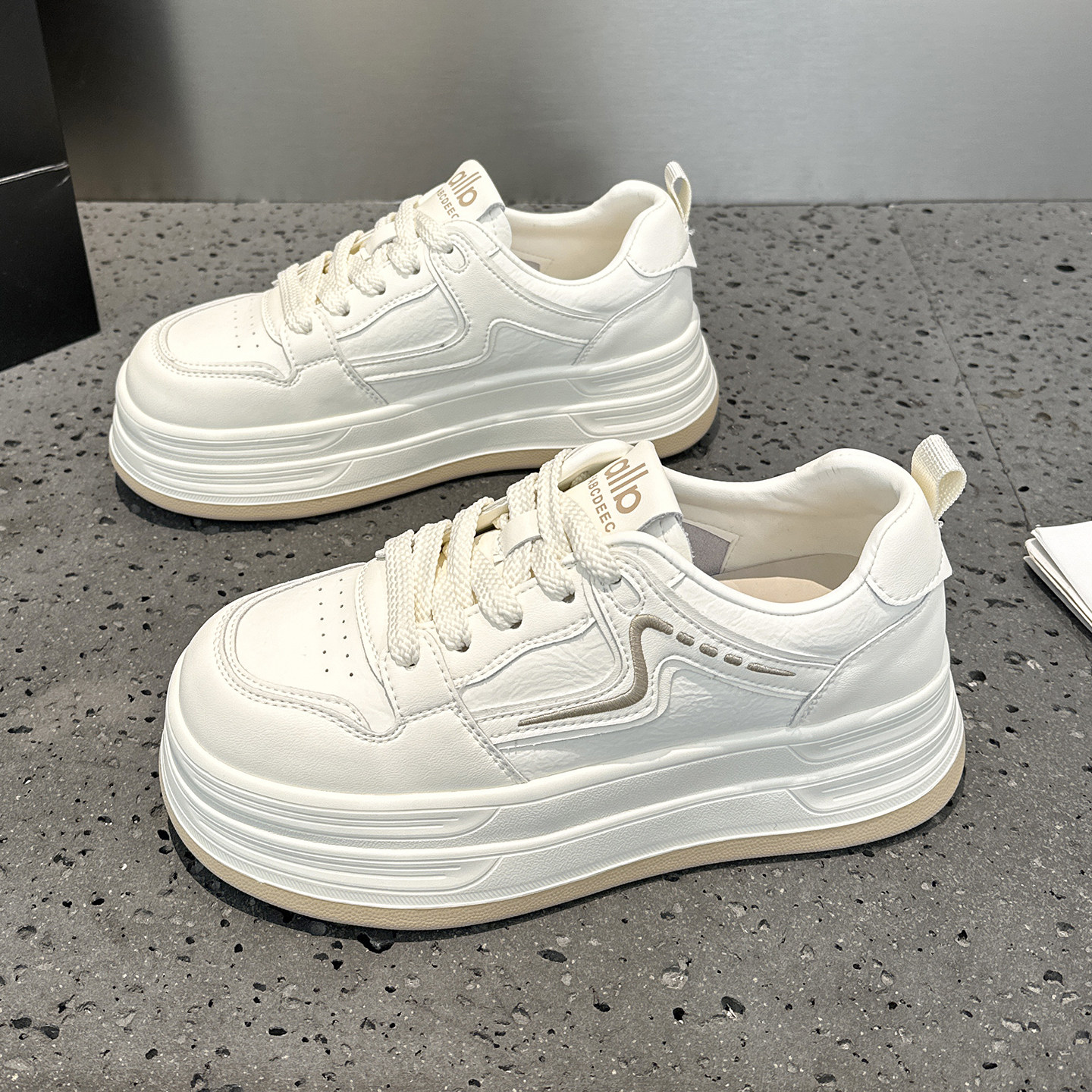 轻便软底小白鞋女2026春季新款巨好看增高显脚小厚底松糕休闲板鞋,淘宝优惠券,粉丝福利购,淘宝优惠卷