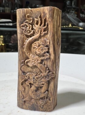 一牌藏奇韵‘龙行伴君