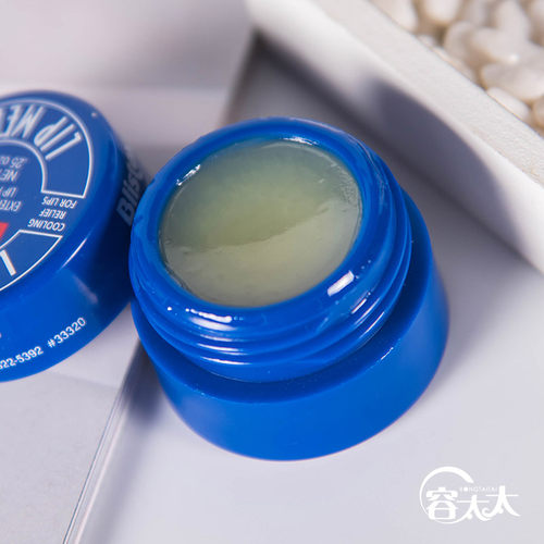 容太太美国碧唇小蓝罐润唇膏7g 修护唇干裂保湿滋润无色护唇膏 - 图1