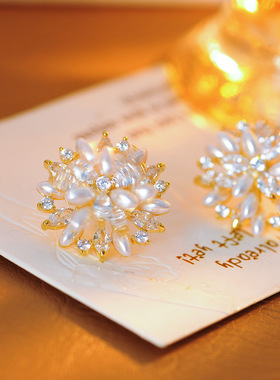 超闪锆石珍珠花朵旋转戒指开口小众设计感时尚手饰品女潮批发代发