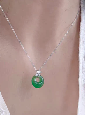 925纯银绿色玉石阳绿平安扣玉髓银杏叶项链女轻奢高级锁骨链新款
