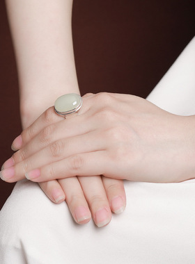 925纯银天然和田玉椭圆蛋面戒指时尚简约轻奢开口可调节指环礼物