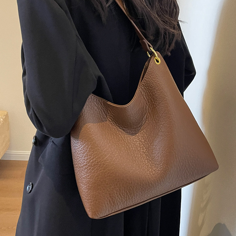 大容量包包女秋冬百搭2025新款复古单肩斜挎水桶包女士通勤托特包,淘宝优惠券,粉丝福利购,淘宝优惠卷