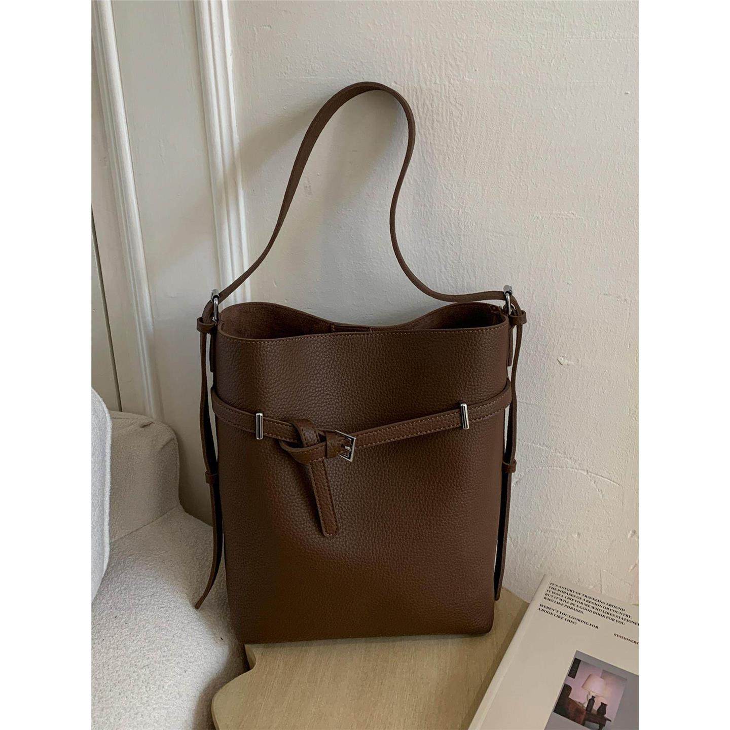 高级感腋下包包女式2026新款时尚百搭单肩包大容量通勤斜挎水桶包,淘宝优惠券,粉丝福利购,淘宝优惠卷