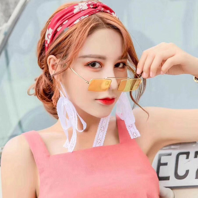 European and American retro Harajuku style sunglasses for men and women, trendy personality, ultra-narrow frame transparent yellow glasses, metal square frame sunglasses