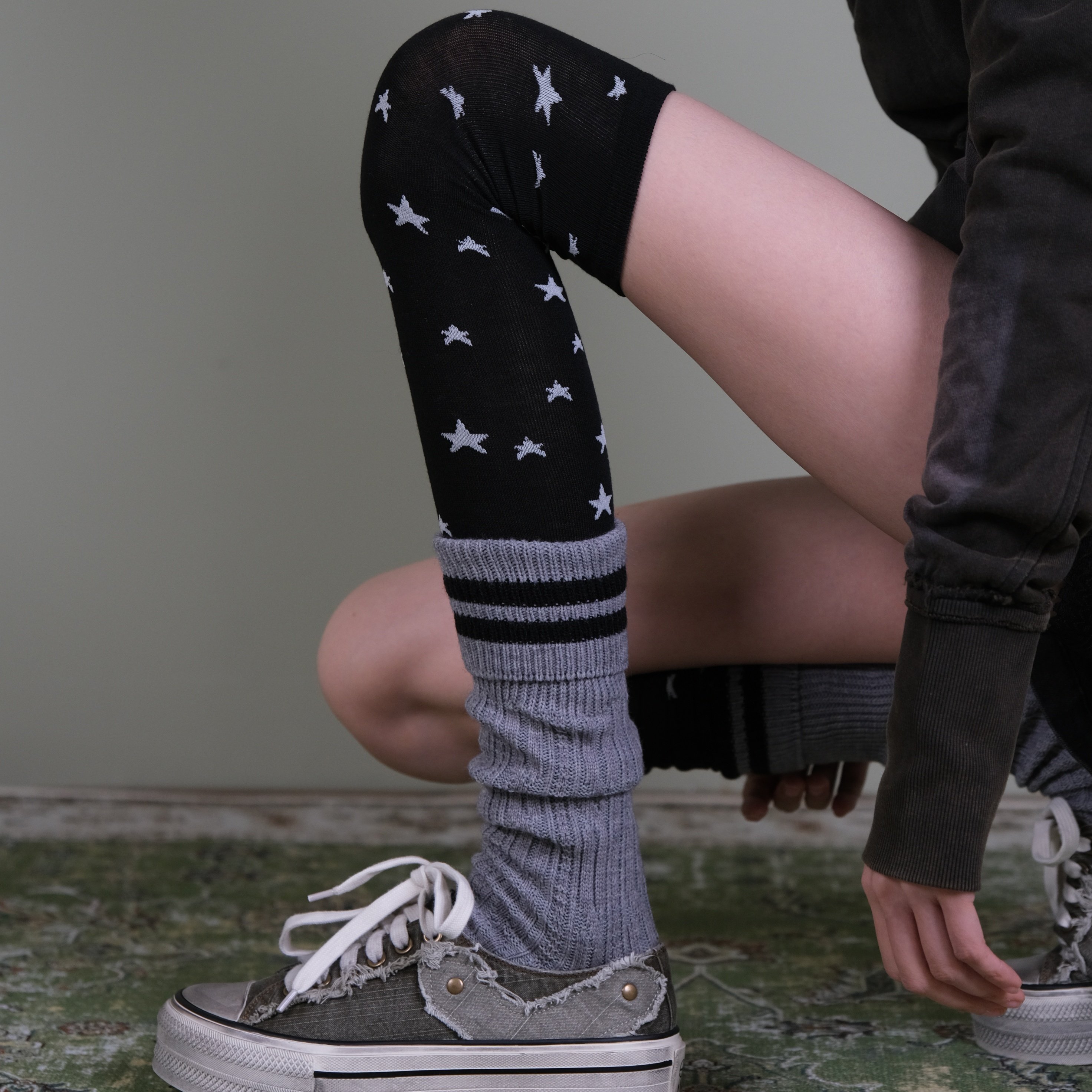 西岭【黑底银星过膝袜女 街头叠穿潮酷风 搭灰条堆堆袜小腿,淘宝优惠券,粉丝福利购,淘宝优惠卷