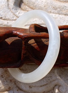 天然新疆和田玉籽料玉手镯子