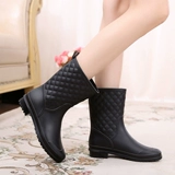 Магазин десятилетней давности, девять цветов резиновых сапог, непромокаемая женская обувь, всесезонные дождевые сапоги, женские бархатные дождевые сапоги для взрослых с короткой трубкой, модные нескользящие резиновые туфли средней длины, галоши для сохранения тепла.