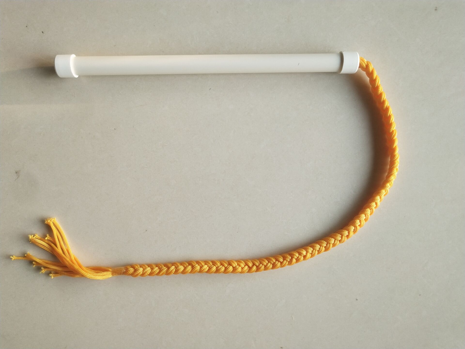 儿童演出道具扇子假发放牛鞭望远镜木质红缨枪道具红军大刀道具 - 图2