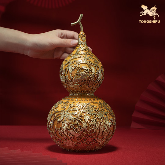 „Das Glück kommt an die Tür“-Ornamente des Bronzemeisters