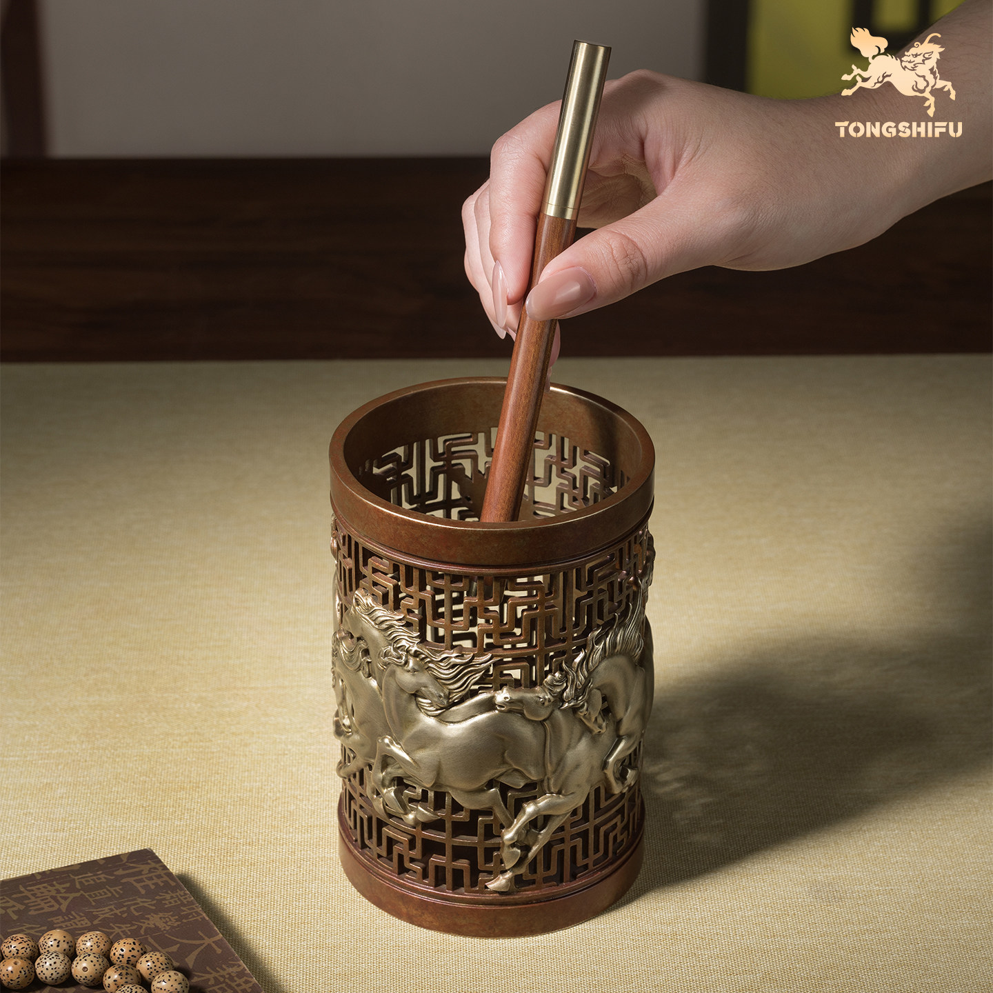 铜师傅《八骏笔筒》书房客厅铜摆件 家居工艺品 老师礼物,淘宝优惠券,粉丝福利购,淘宝优惠卷