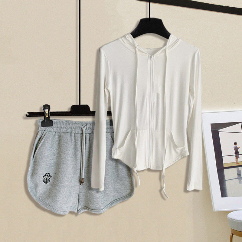  萌卡熊时尚套装