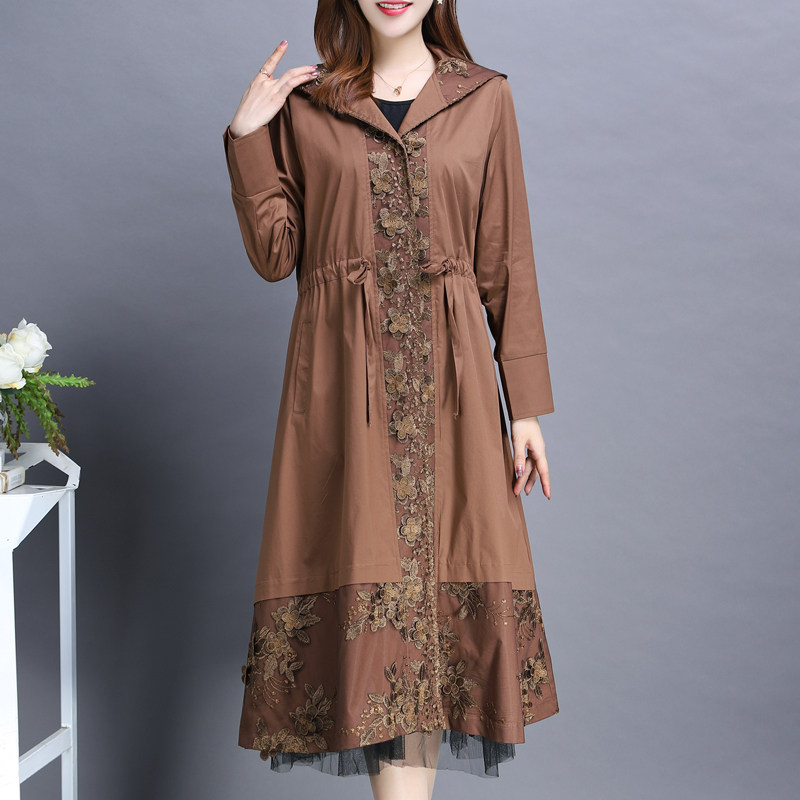 中老年女装妈妈装长袖刺绣气质风衣 苦寒服饰中老年女装