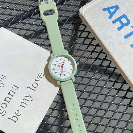 Ins cremegelbe Youth Campus Whitening-Uhr, Damenmodell