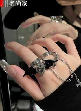 Y2K黑色甜酷恶魔翅膀十字架戒指