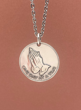 纯银合十祈愿项链男圆牌吊坠女嘻哈潮牌银饰祈祷之手毛衣链锁骨链