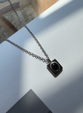 原创小众项链男女复古黑色小方块吊坠个性锁骨链无性别配饰ins风