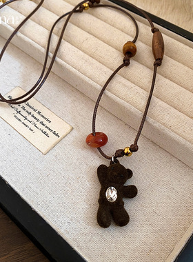 秋冬植绒玛瑙串珠小熊吊坠项链可爱设计感毛衣链轻奢感项饰女